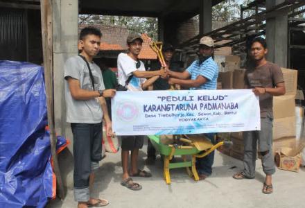 Karangtaruna Padmanaba Lakukan Aksi Sosial Peduli Kelud